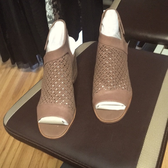 Vince Camuto Shoes - Vince Camuto leather heels